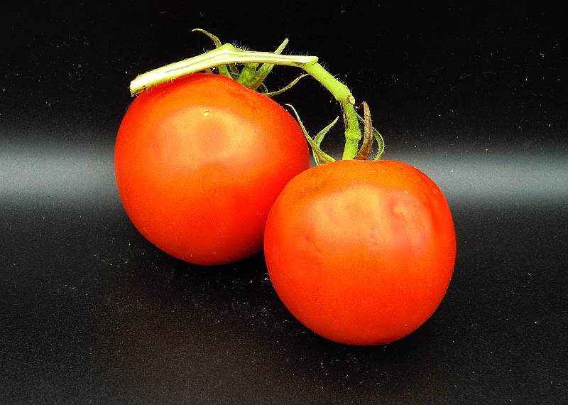 Vine Tomatoes / Kilo - Click Image to Close