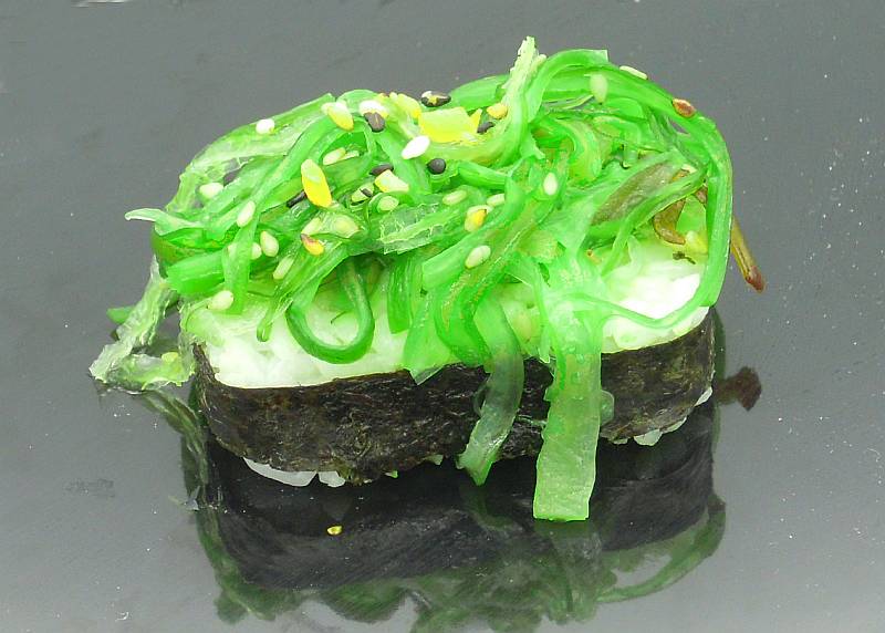 Sushi Frisch mit Wakame Alge 45g - zum Schließen ins Bild klicken