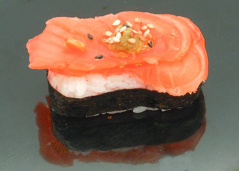 Sushi with Tuna 45g - Click Image to Close